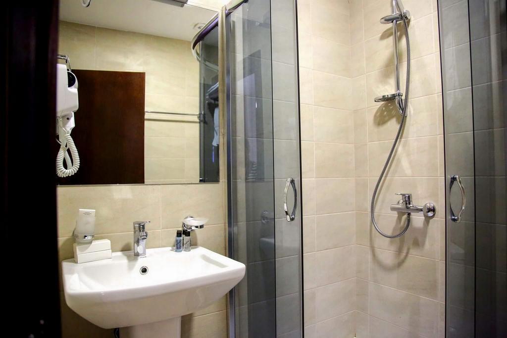 Hotel Feri ティビリシ エクステリア 写真
