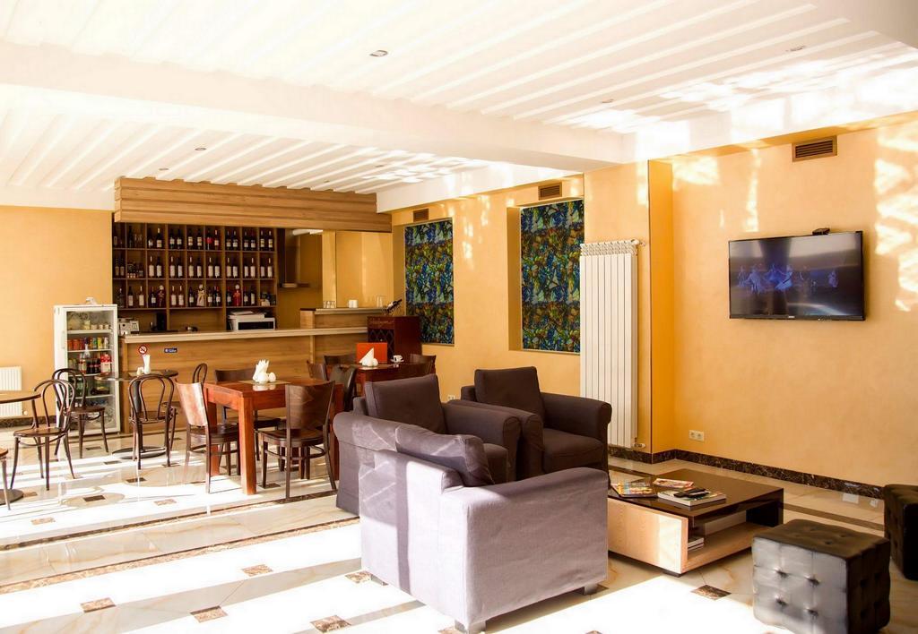 Hotel Feri ティビリシ エクステリア 写真
